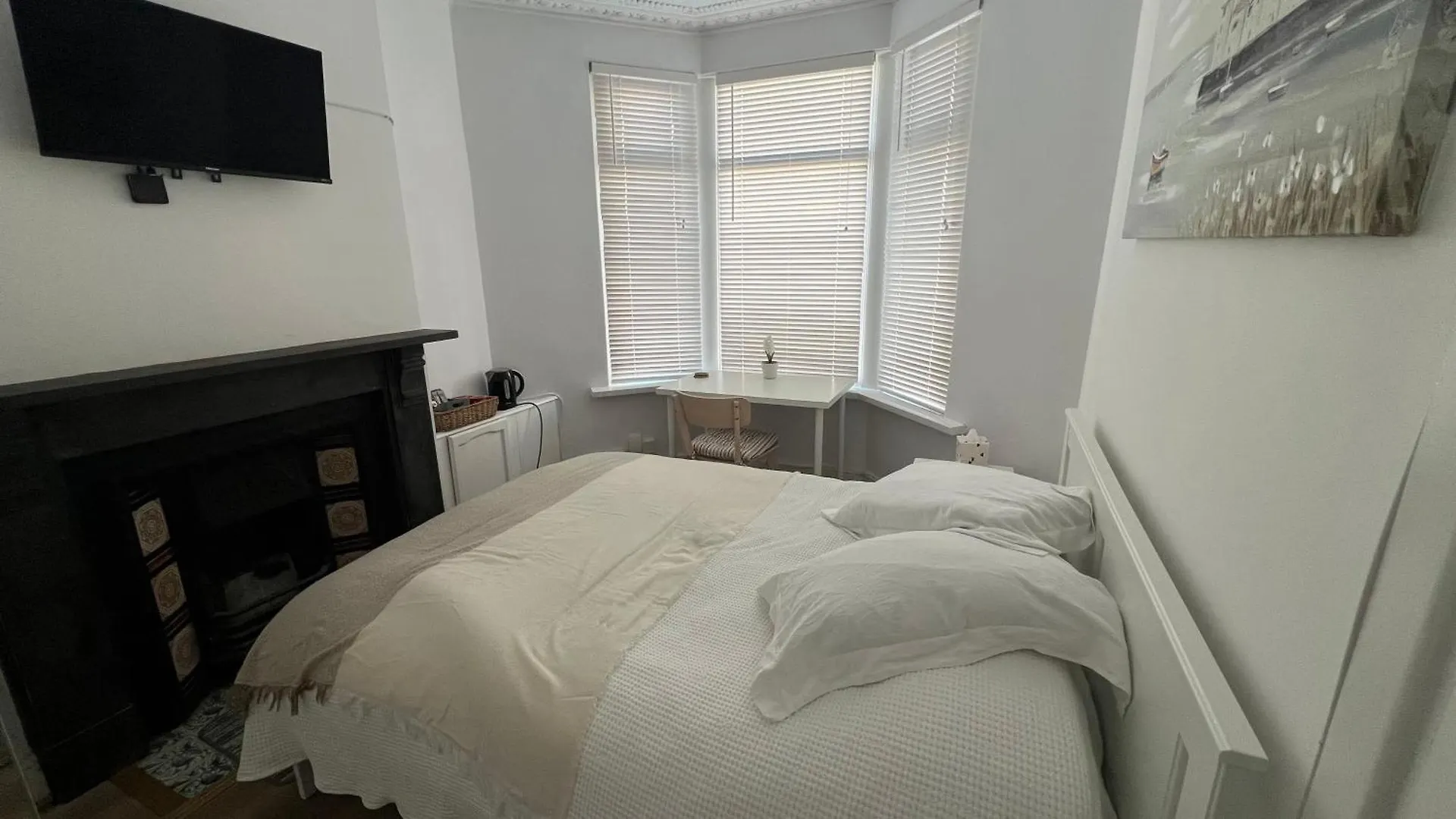 Daphne & Mim Bed & Breakfast Cardiff