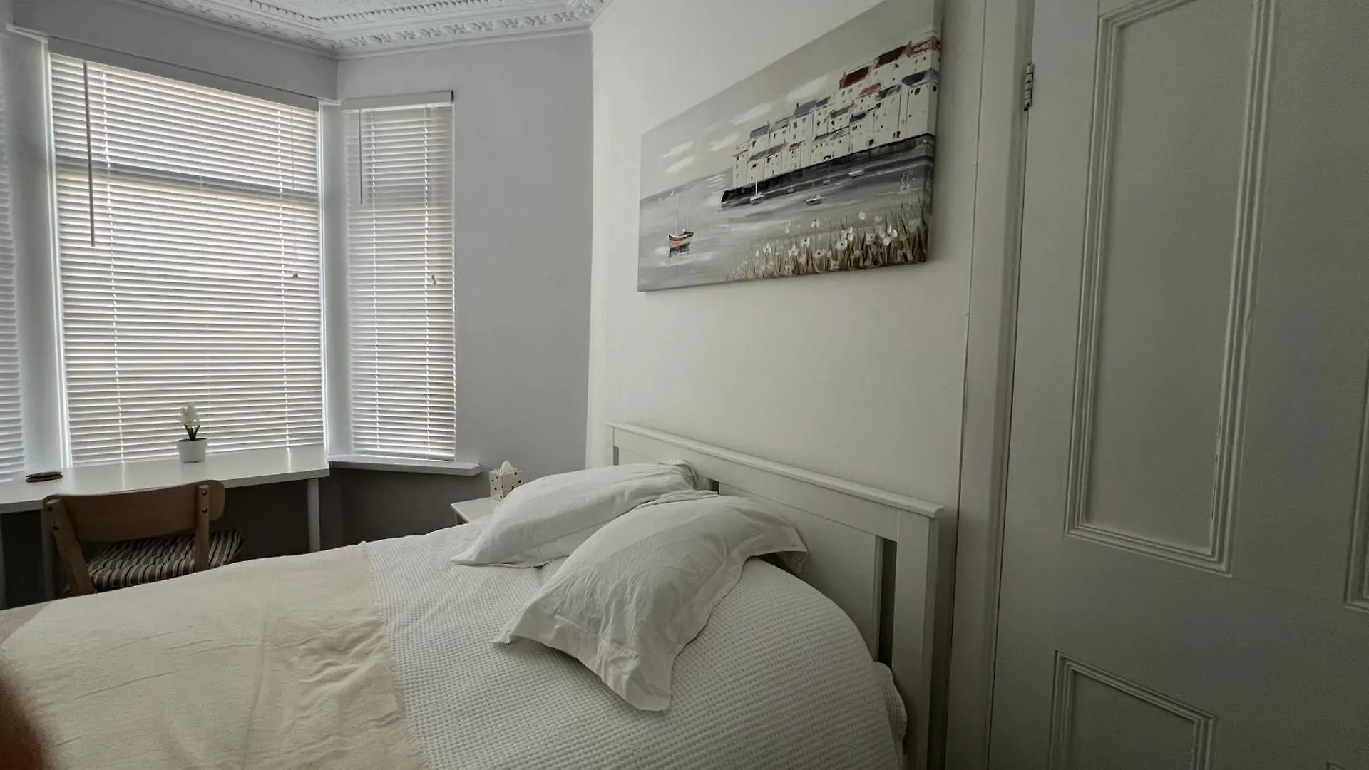 Daphne & Mim Bed & Breakfast Cardiff