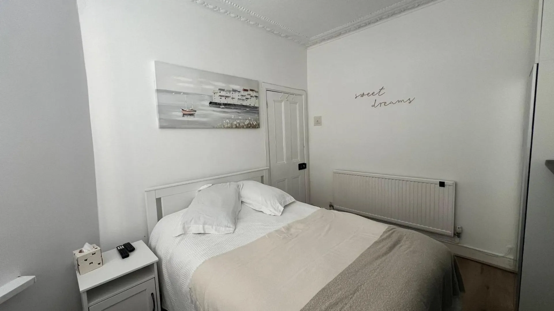 Daphne & Mim Bed & Breakfast Cardiff United Kingdom